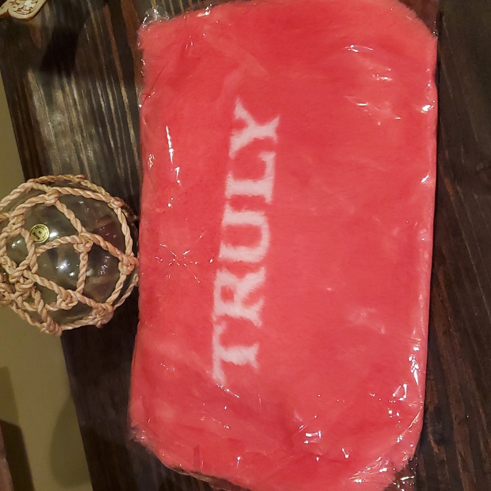 🌲⭐️ Truly Fuzzy pink purse New - Picture 4 of 4